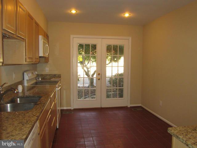 11113 Watermans Drive Reston, VA 20191 - Photo 28 of 29 Kitchen