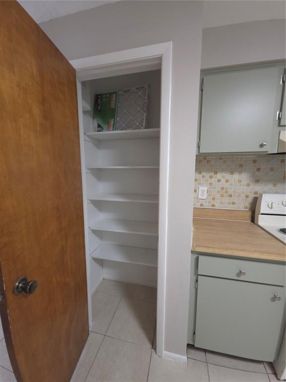 4204 East Okara Road Tampa, FL 33617 - Photo 9 of 21