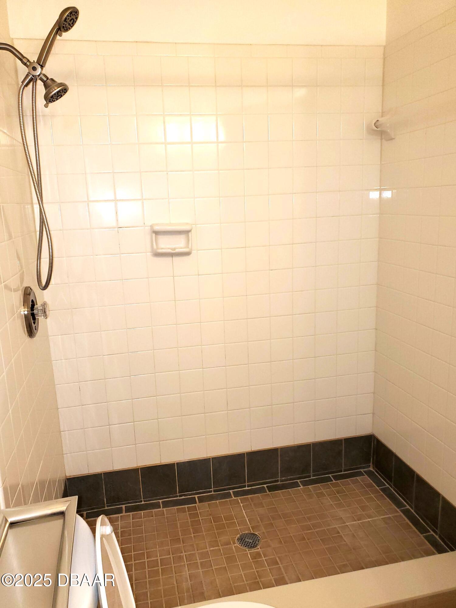 165 White Fawn Drive, Unit MB Daytona Beach, FL 32114 - Photo 26 of 34 a bathroom with a shower