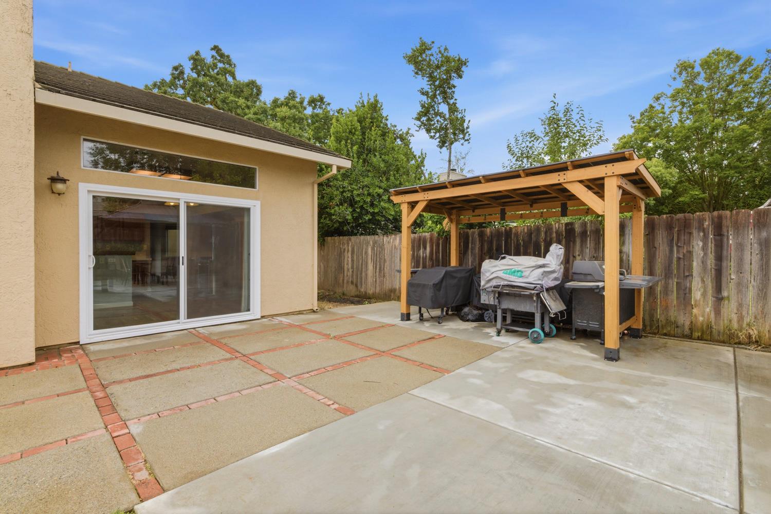 969 Colson Way Galt, CA 95632 - Photo 33 of 38 a view of a lounge chair in the patio with a small yard