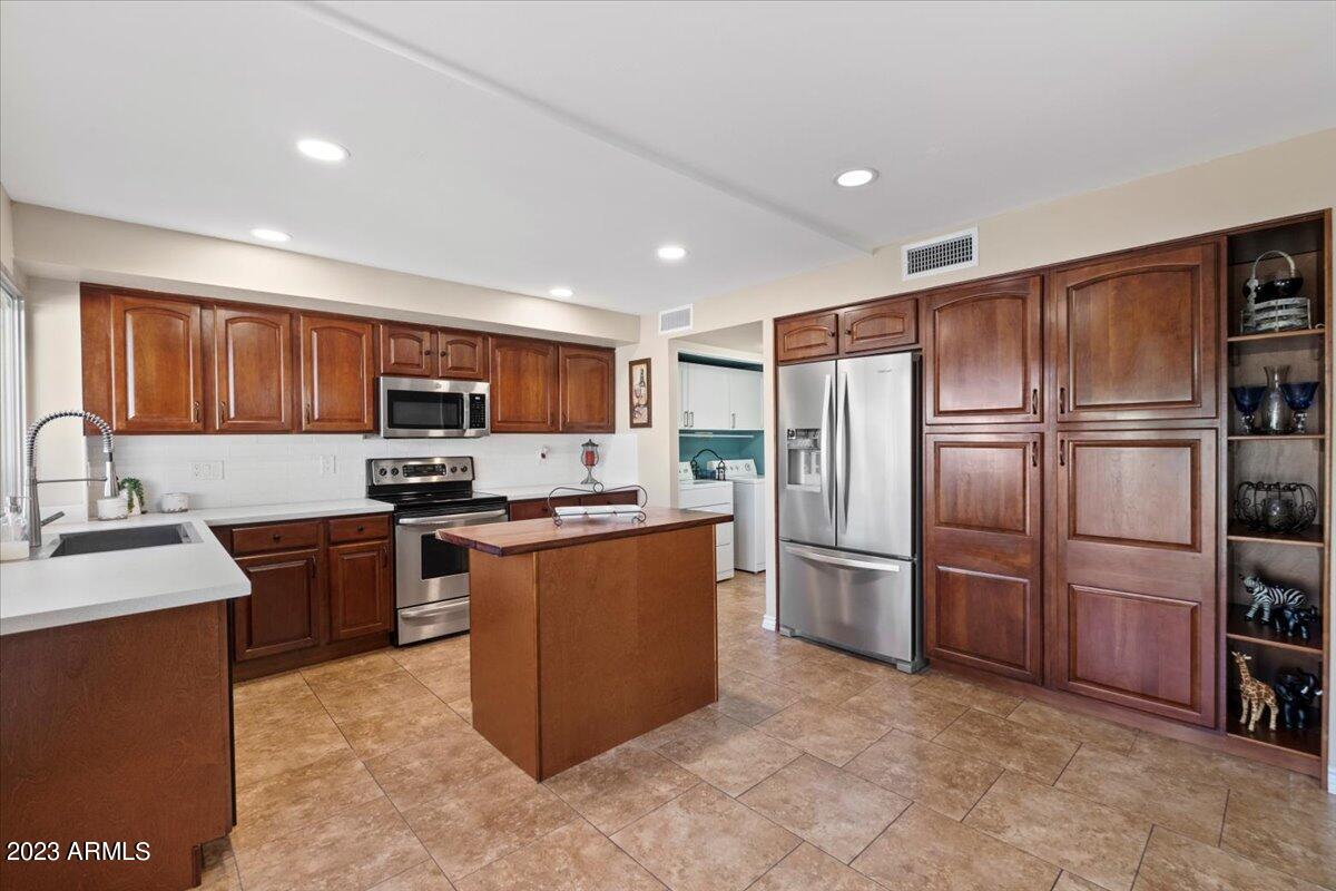 5123 North Granite Reef Road Scottsdale, AZ 85250 - Photo 2 of 21 Kitchen