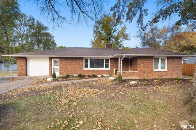 $200,000 | 302 West 4th Street, Mackinaw, IL 61755