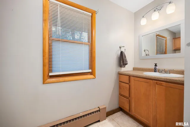 $200,000 | 302 West 4th Street, Mackinaw, IL 61755