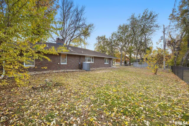 $200,000 | 302 West 4th Street, Mackinaw, IL 61755