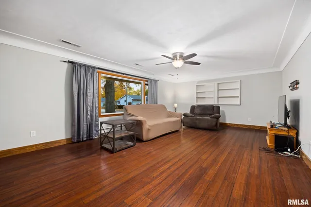 $200,000 | 302 West 4th Street, Mackinaw, IL 61755