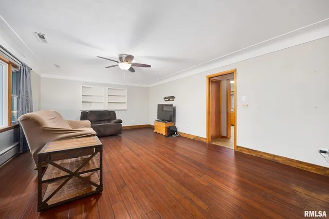 $200,000 | 302 West 4th Street, Mackinaw, IL 61755