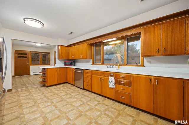 $200,000 | 302 West 4th Street, Mackinaw, IL 61755