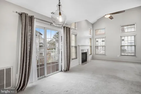 $485,000 | 6610 Thackwell Way, Unit 2102, Alexandria, VA 22315