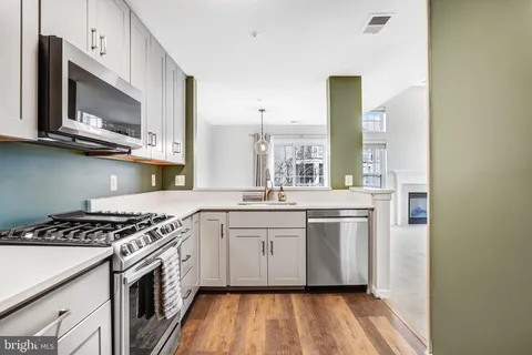 $485,000 | 6610 Thackwell Way, Unit 2102, Alexandria, VA 22315