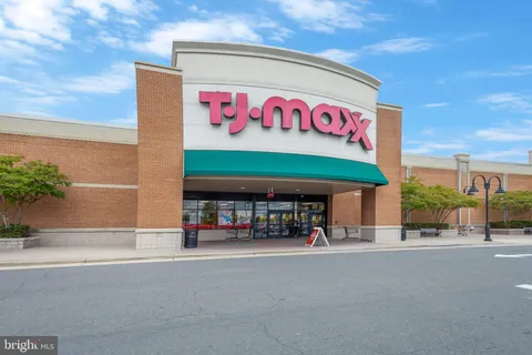 $485,000 | 6610 Thackwell Way, Unit 2102, Alexandria, VA 22315