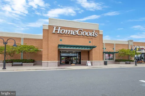 $485,000 | 6610 Thackwell Way, Unit 2102, Alexandria, VA 22315