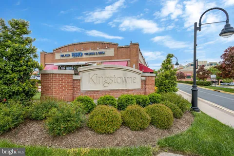 $485,000 | 6610 Thackwell Way, Unit 2102, Alexandria, VA 22315