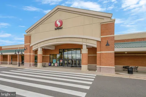 $485,000 | 6610 Thackwell Way, Unit 2102, Alexandria, VA 22315