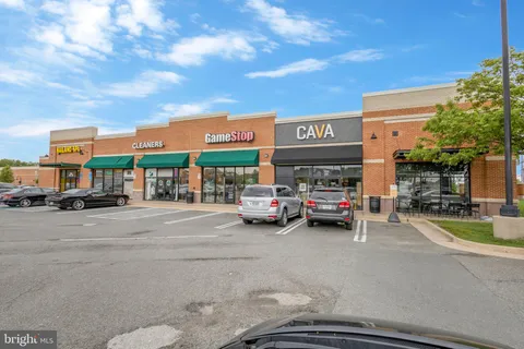 $485,000 | 6610 Thackwell Way, Unit 2102, Alexandria, VA 22315