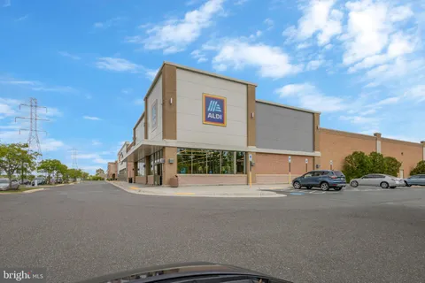 $485,000 | 6610 Thackwell Way, Unit 2102, Alexandria, VA 22315