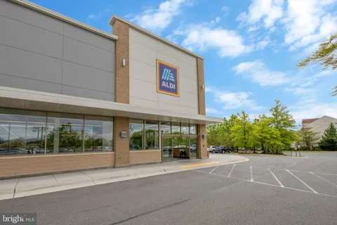 $485,000 | 6610 Thackwell Way, Unit 2102, Alexandria, VA 22315