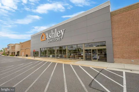 $485,000 | 6610 Thackwell Way, Unit 2102, Alexandria, VA 22315