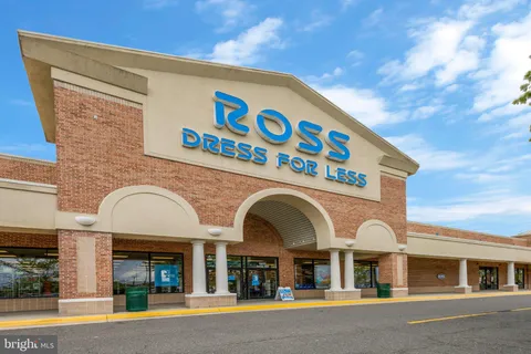 $485,000 | 6610 Thackwell Way, Unit 2102, Alexandria, VA 22315