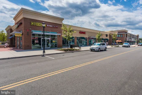 $485,000 | 6610 Thackwell Way, Unit 2102, Alexandria, VA 22315