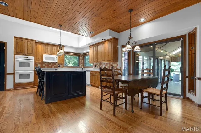 $730,000 | 621 Old Riverwoods Lane, Chesterfield, MO 63017