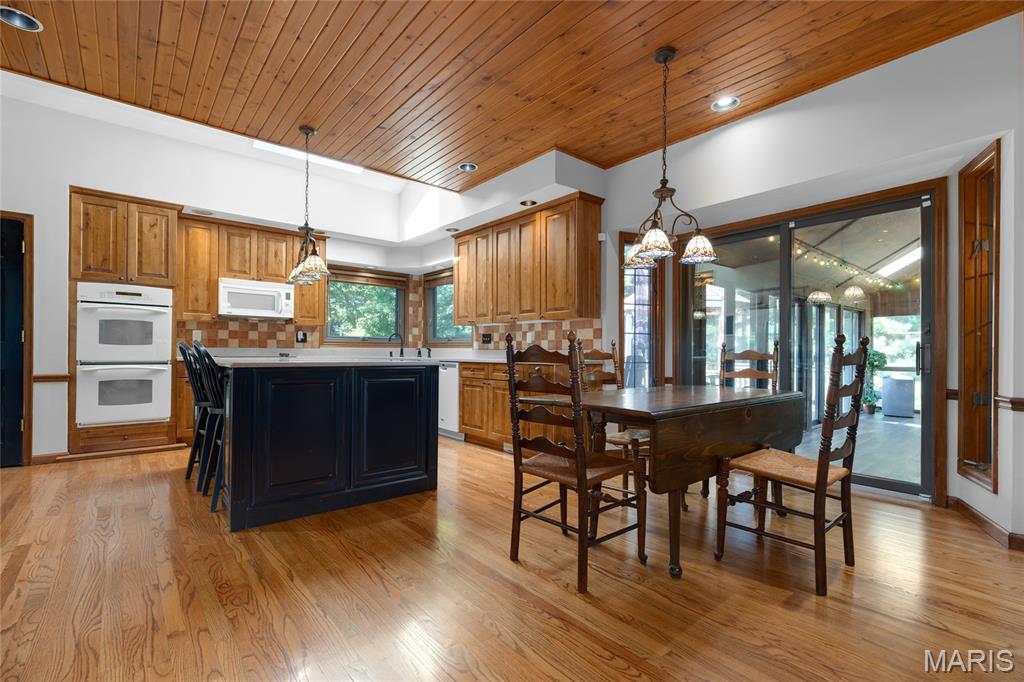 621 Old Riverwoods Lane Chesterfield, MO 63017 - Photo 13 of 62