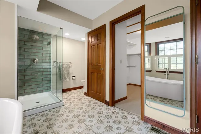 $730,000 | 621 Old Riverwoods Lane, Chesterfield, MO 63017