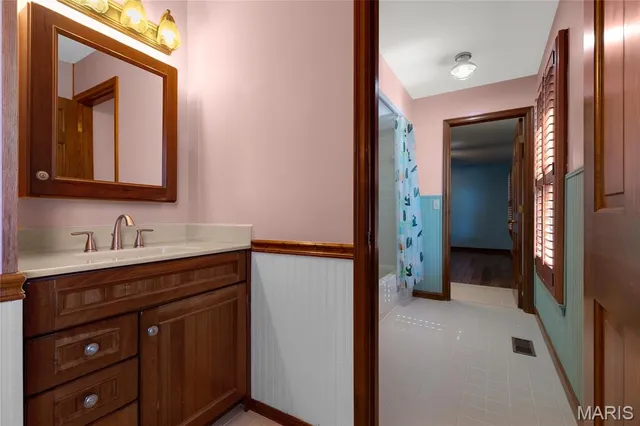 $730,000 | 621 Old Riverwoods Lane, Chesterfield, MO 63017