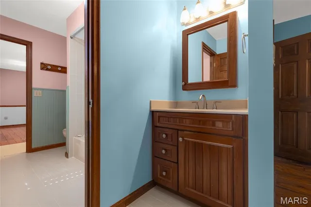 $730,000 | 621 Old Riverwoods Lane, Chesterfield, MO 63017