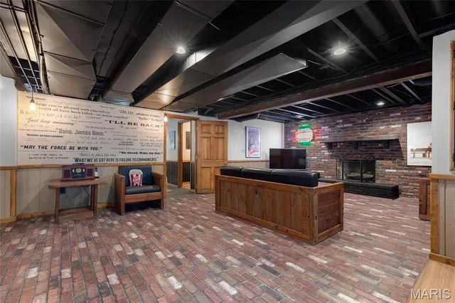 $730,000 | 621 Old Riverwoods Lane, Chesterfield, MO 63017