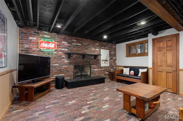 $730,000 | 621 Old Riverwoods Lane, Chesterfield, MO 63017