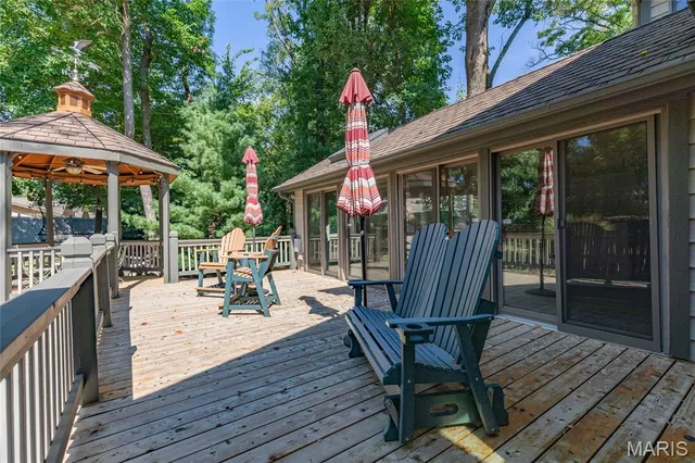 $730,000 | 621 Old Riverwoods Lane, Chesterfield, MO 63017