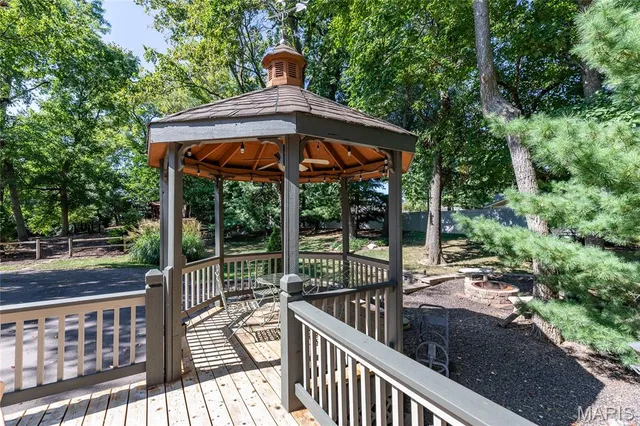 $730,000 | 621 Old Riverwoods Lane, Chesterfield, MO 63017