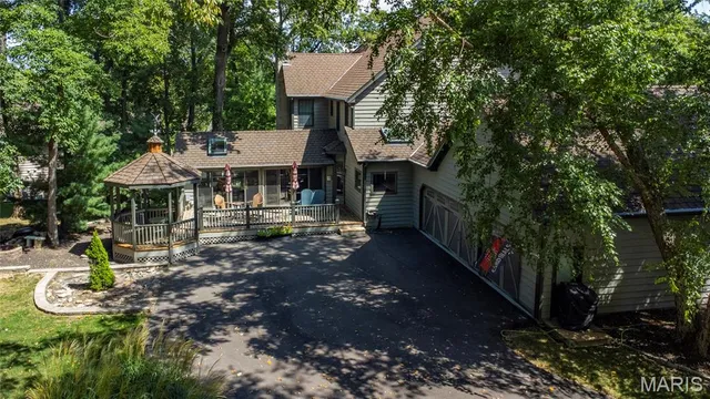 $730,000 | 621 Old Riverwoods Lane, Chesterfield, MO 63017