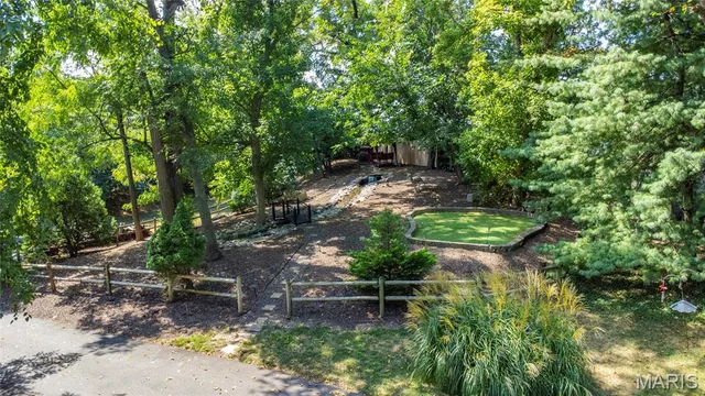 $730,000 | 621 Old Riverwoods Lane, Chesterfield, MO 63017