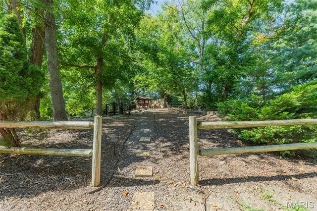 $730,000 | 621 Old Riverwoods Lane, Chesterfield, MO 63017