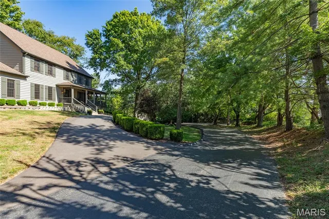 $730,000 | 621 Old Riverwoods Lane, Chesterfield, MO 63017