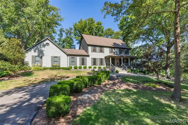 $730,000 | 621 Old Riverwoods Lane, Chesterfield, MO 63017