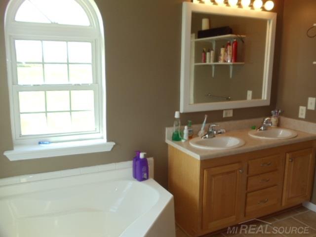 6200 Cribbins Road Croswell, MI 48422 - Photo 8 of 20 31290817-7.JPG