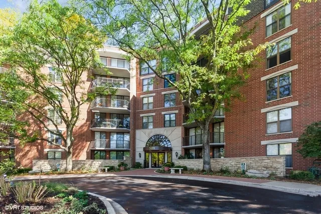 $2,600 | 509 Aurora Avenue, Unit 308, Naperville, IL 60540