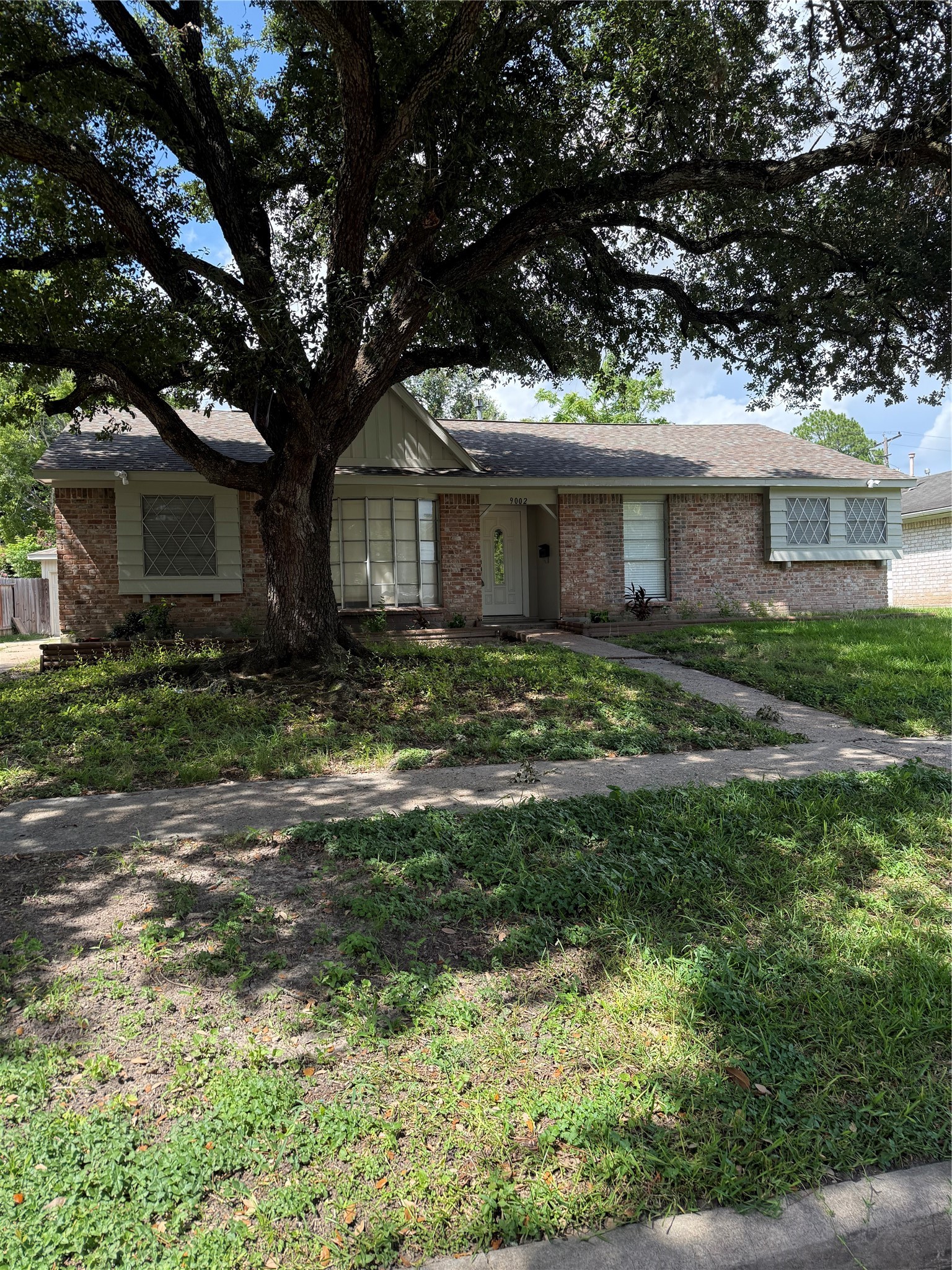 9002 Roos Road Houston, TX 77036 - Photo 2 of 29