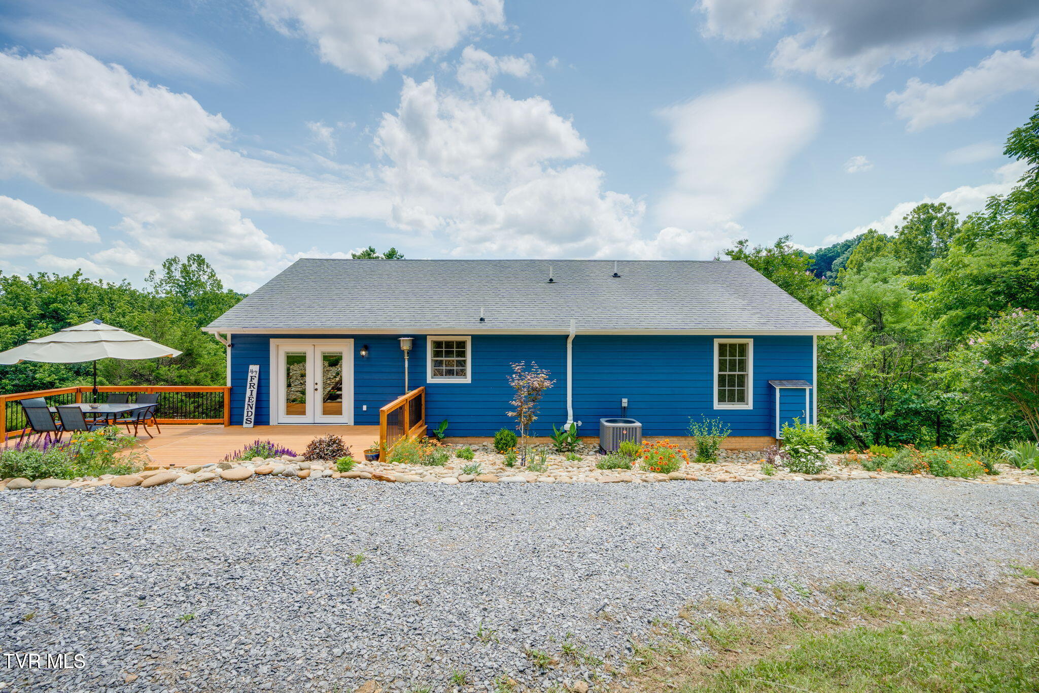 2937 Forest View Road Kingsport, TN 37660 - Photo 2 of 52 001