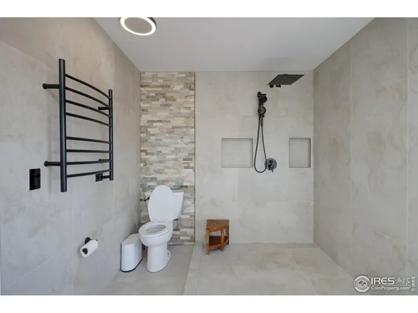 $1,990,000 | 871 North County Road, Berthoud, CO 80513