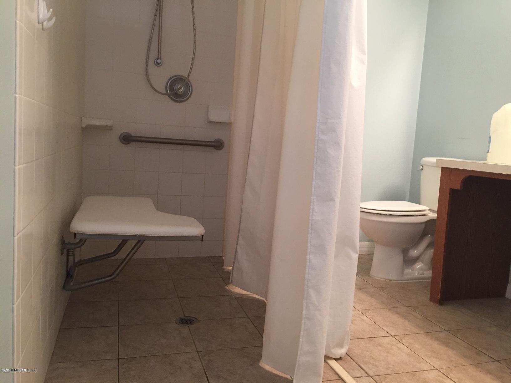 10233 Rising Mist Lane Jacksonville, FL 32221 - Photo 17 of 29 Shower & Toilet