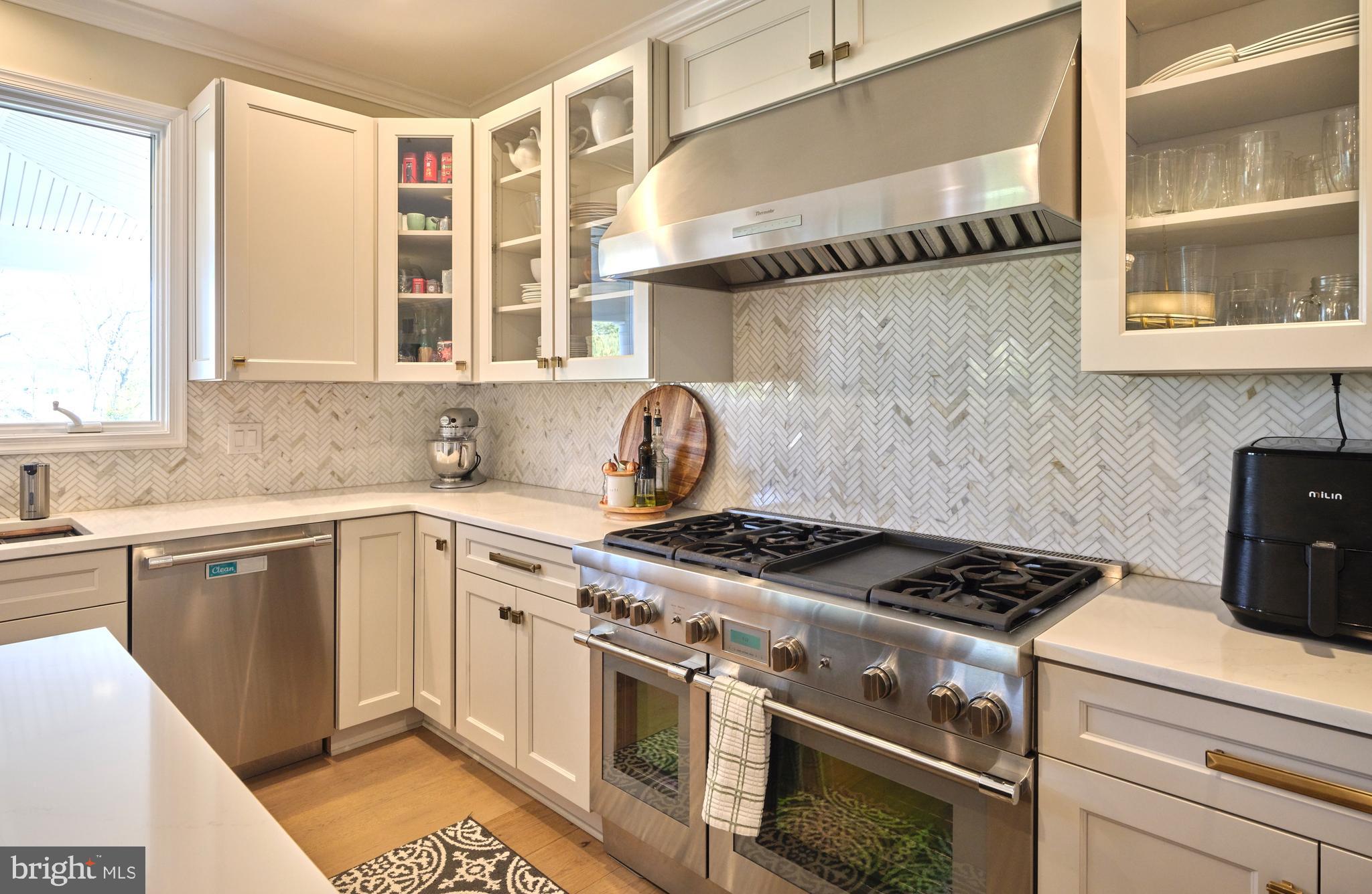 3402 Wiltshire Road Furlong, PA 18925 - Photo 15 of 68 High end appliances