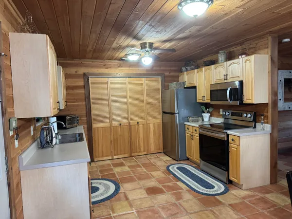 $2,950 | 32801 Highway 441, Okeechobee, FL 34972