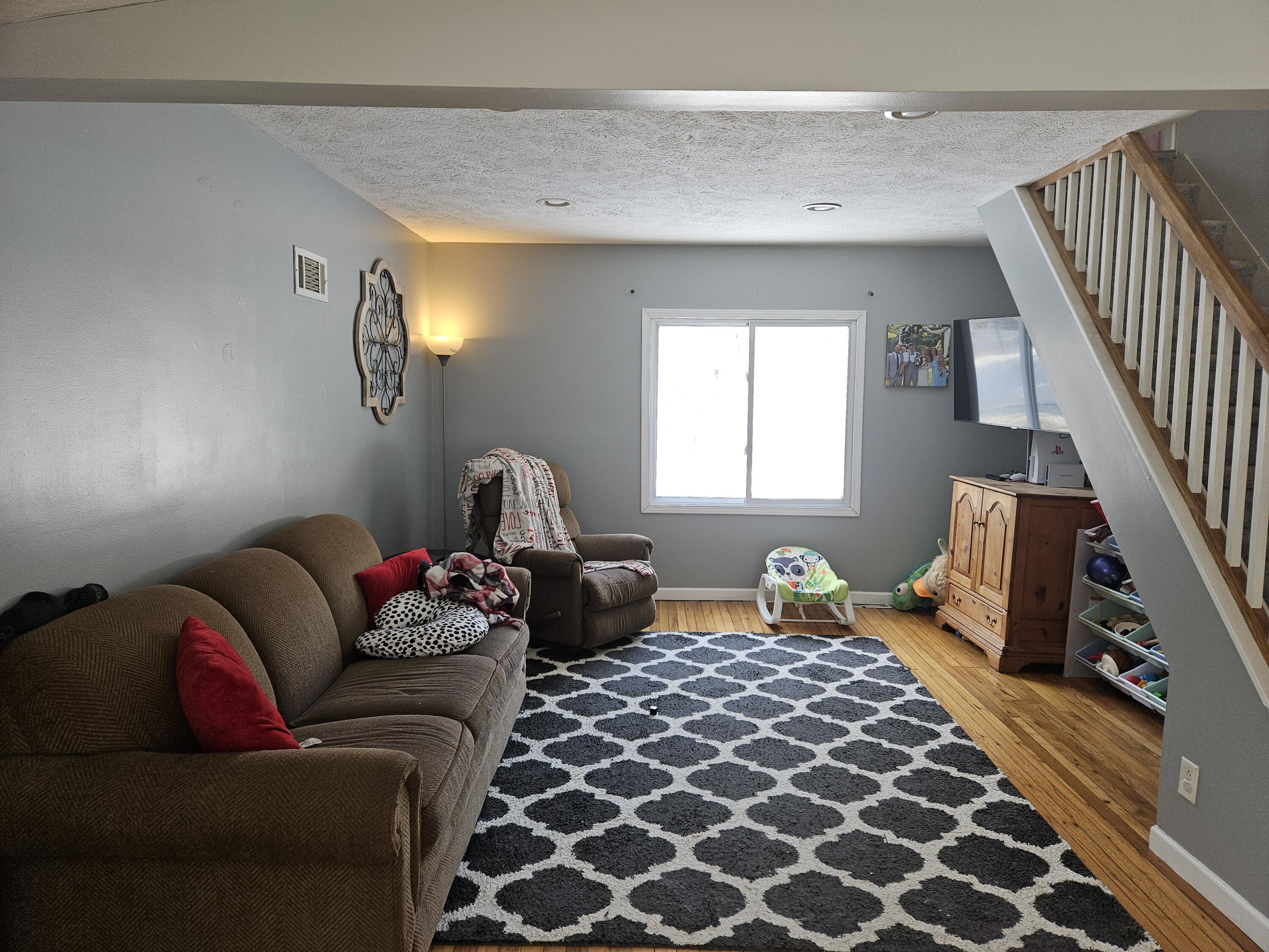 1535 Yeckley Road Hastings, MI 49058 - Photo 5 of 24 Living room