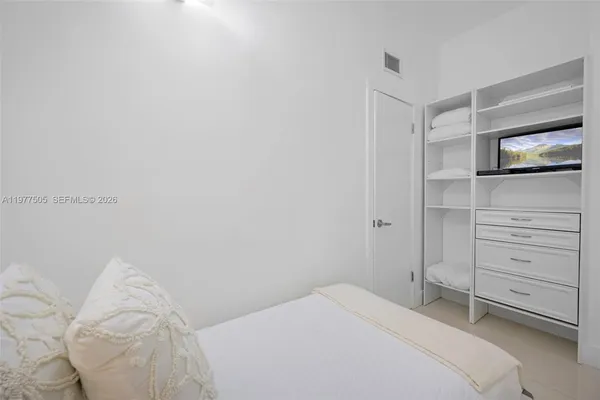 $5,000 | 19370 Collins Avenue, Unit PH14, Sunny Isles Beach, FL 33160