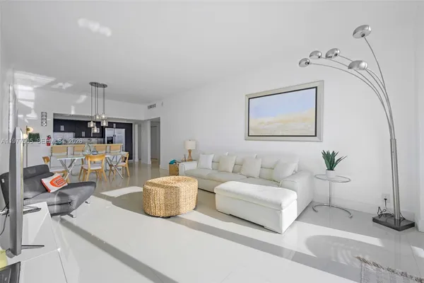 $5,000 | 19370 Collins Avenue, Unit PH14, Sunny Isles Beach, FL 33160