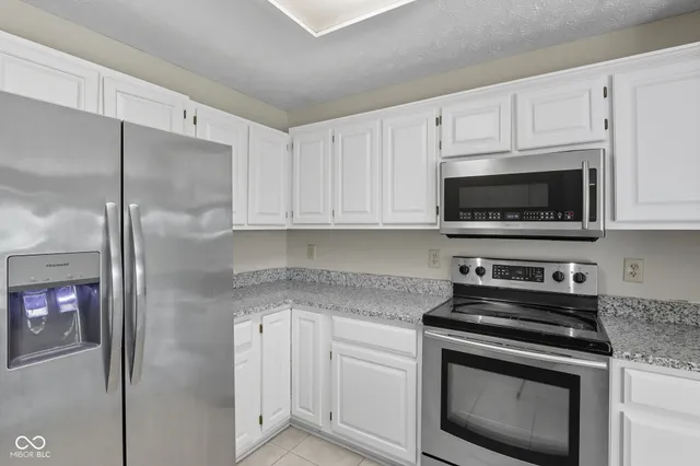 $415,000 | 7975 Meadow Bend Circle, Indianapolis, IN 46259