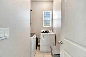 25280 Grove Way Madera, CA 93638 - Photo 21 of 32 a utility room with dryer and washer